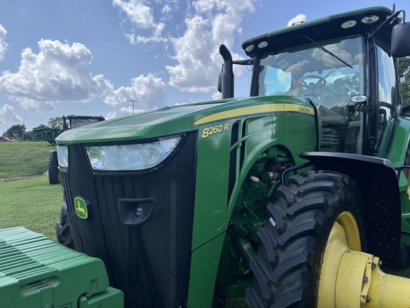 2013 John Deere 8260R