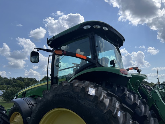 2013 John Deere 8260R