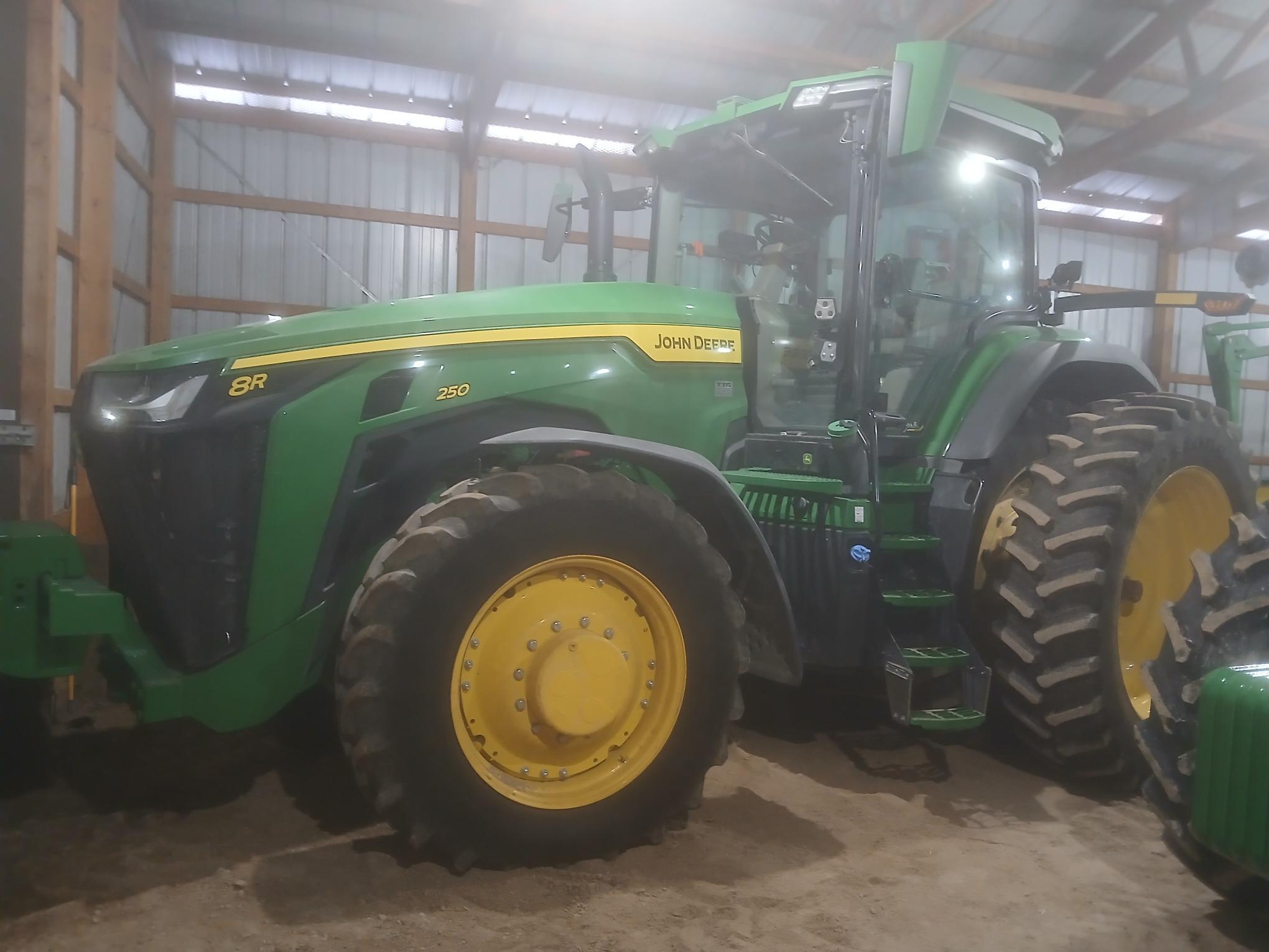 2021 John Deere 8R 250 Image 1