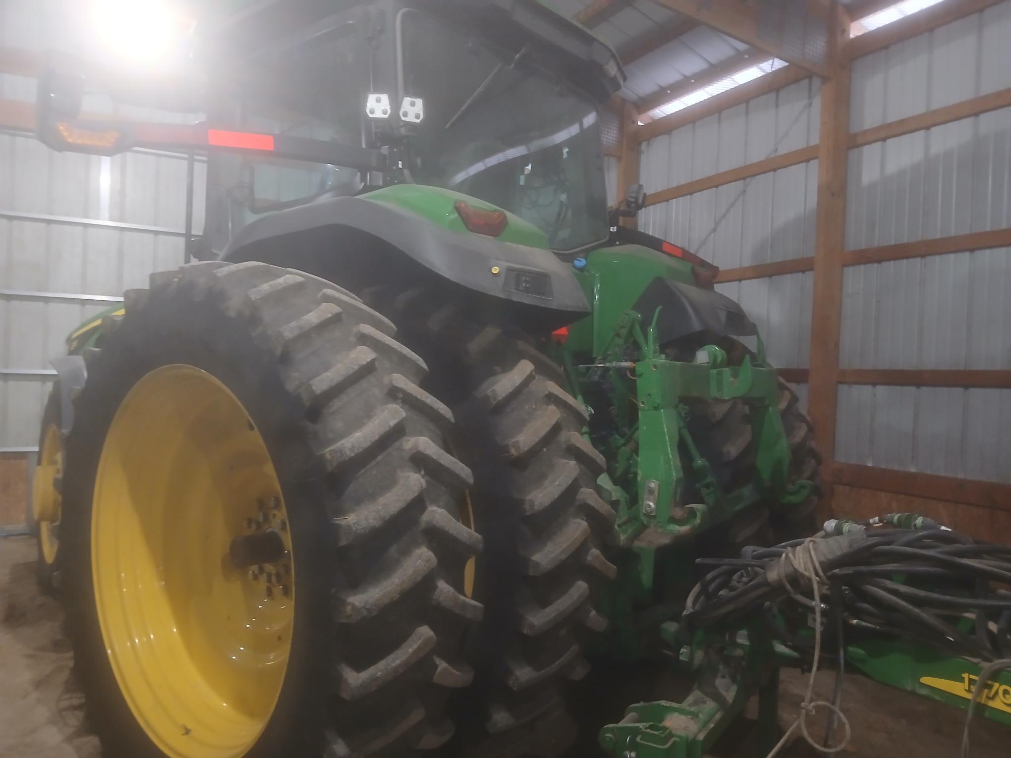 2021 John Deere 8R 250 Image 2