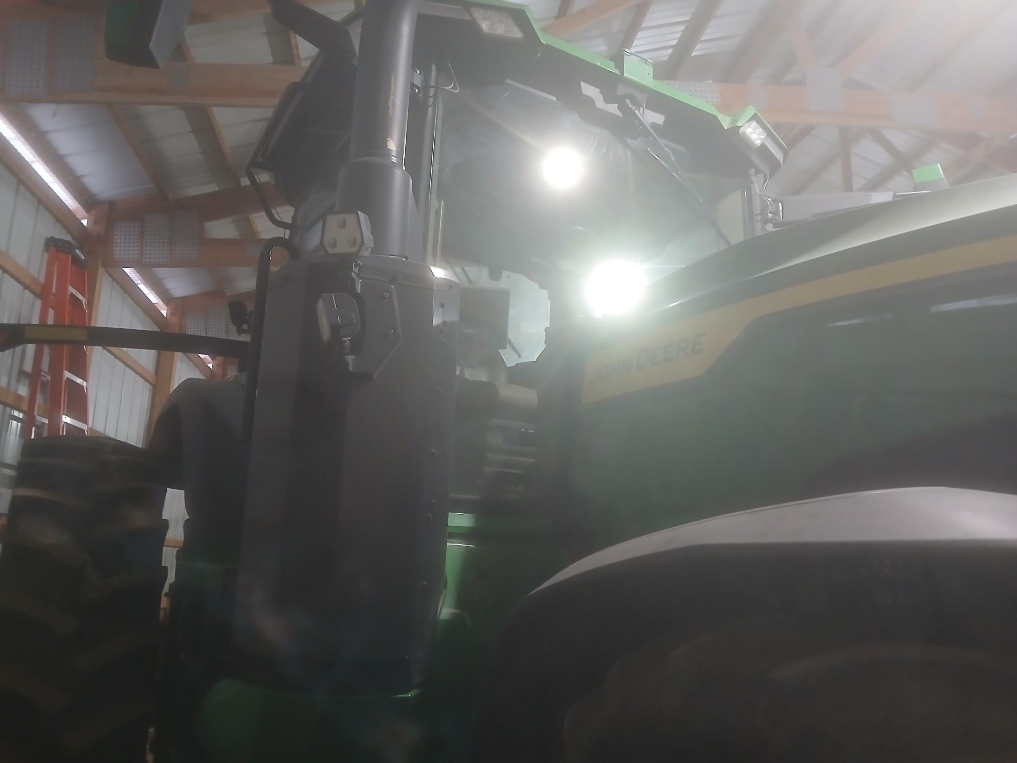 2021 John Deere 8R 250 Image 3