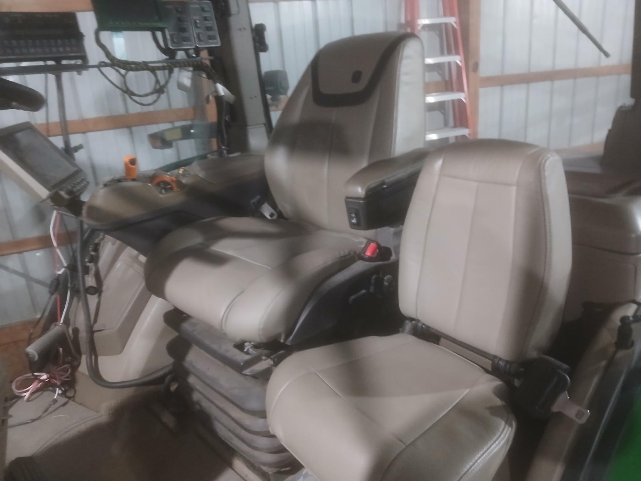 2021 John Deere 8R 250 Image 8