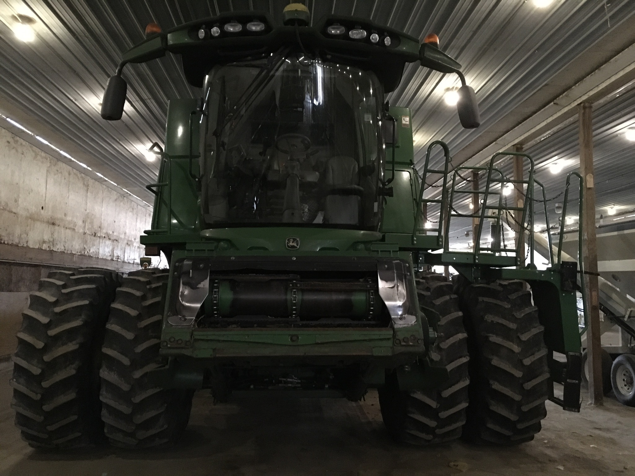 2014 John Deere S680 Image 2