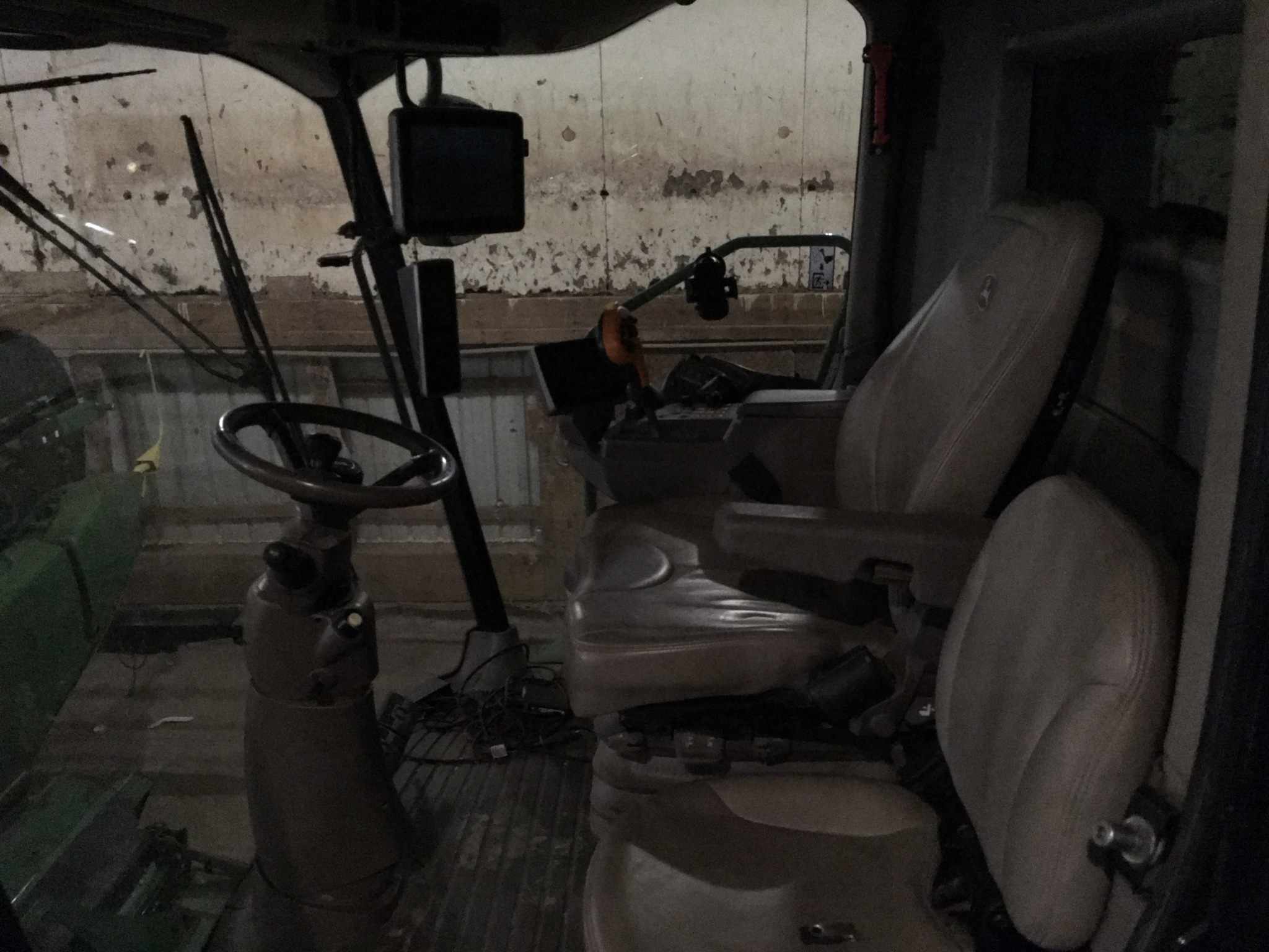 2014 John Deere S680 Image 9