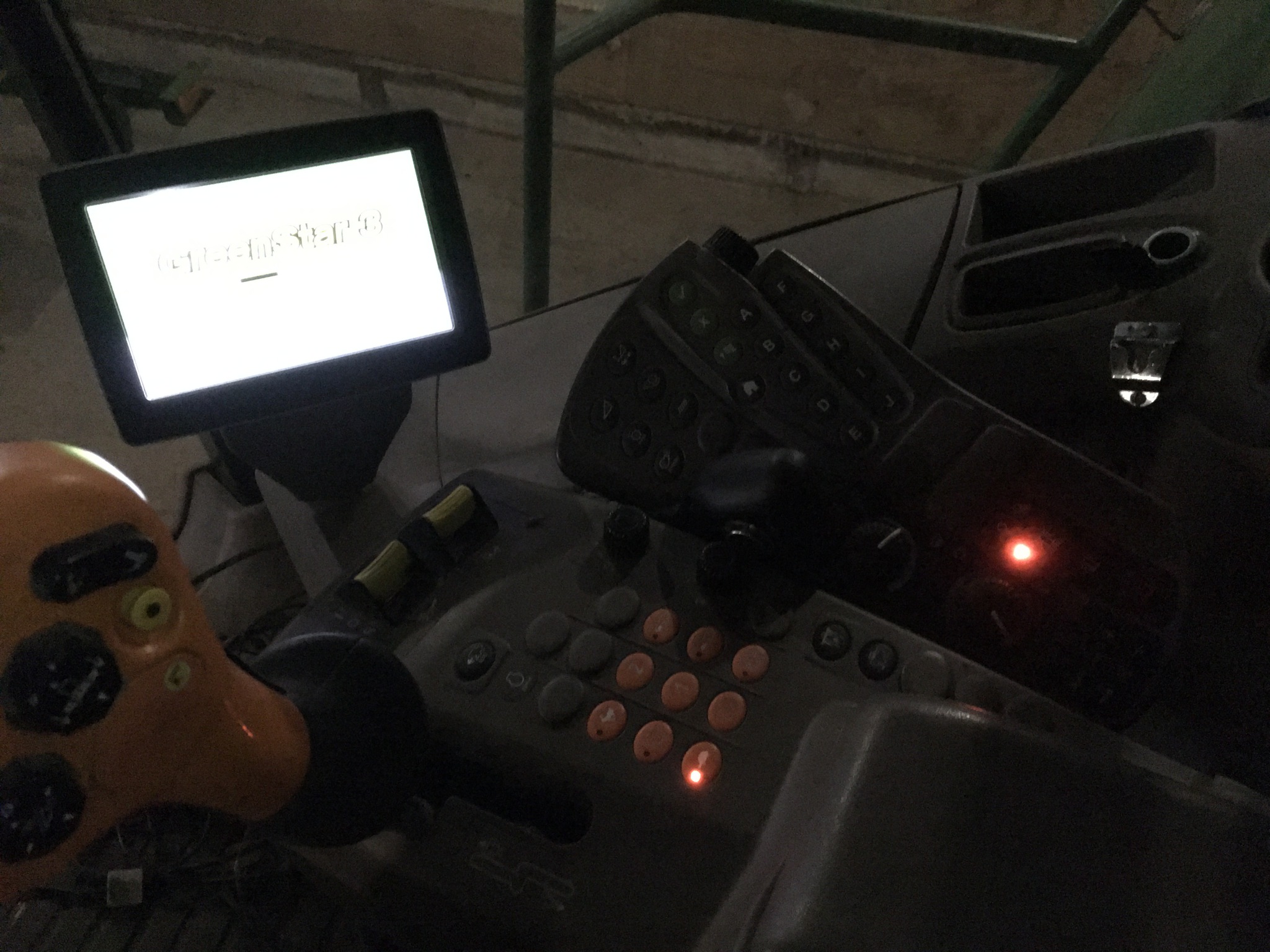 2014 John Deere S680 Image 12