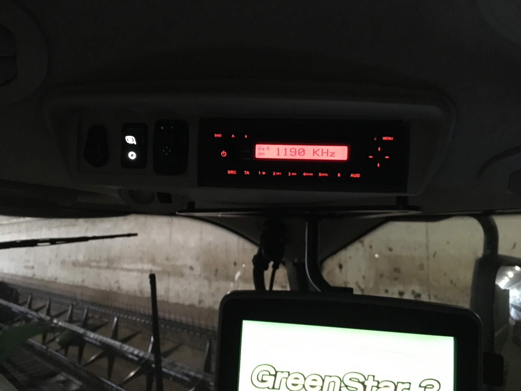 2014 John Deere S680 Image 11