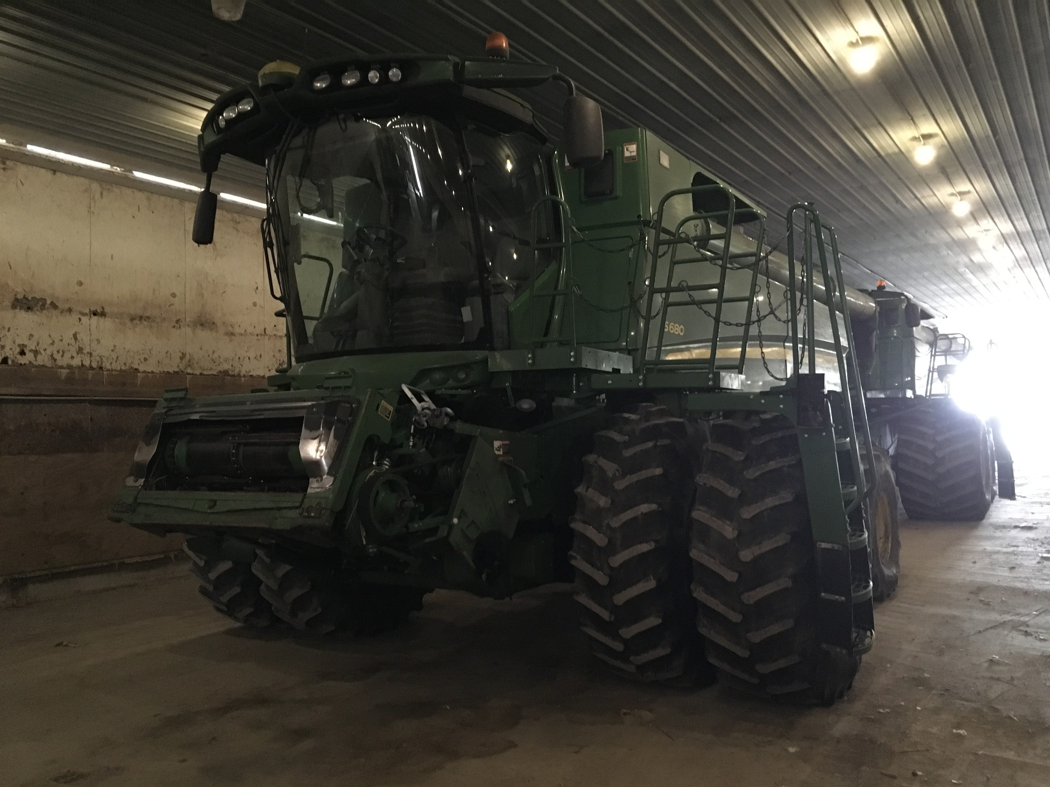 2014 John Deere S680 Image 3
