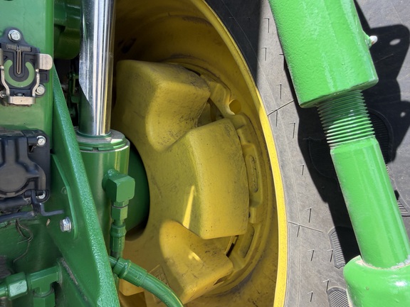 2025 John Deere 8R 410 - Photo17