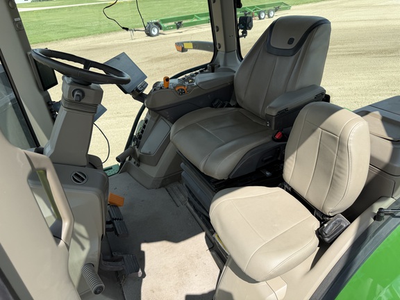 2025 John Deere 8R 410 - Photo29