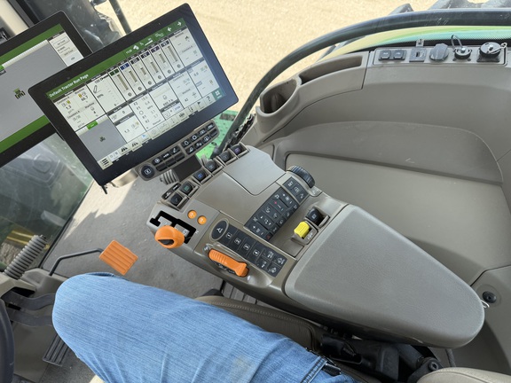 2025 John Deere 8R 410 - Photo33