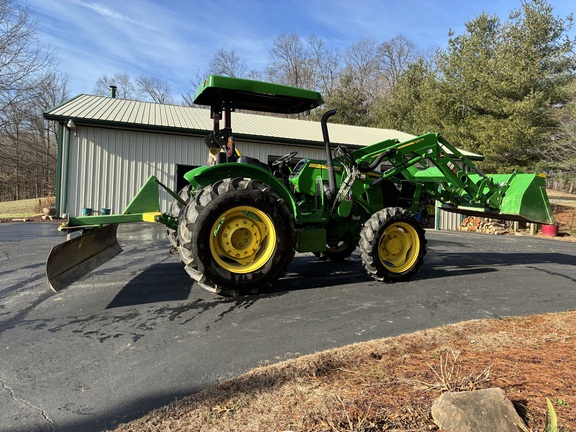Photo of 2019 John Deere 5065E