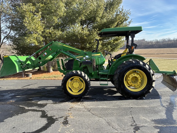 Photo of 2019 John Deere 5065E