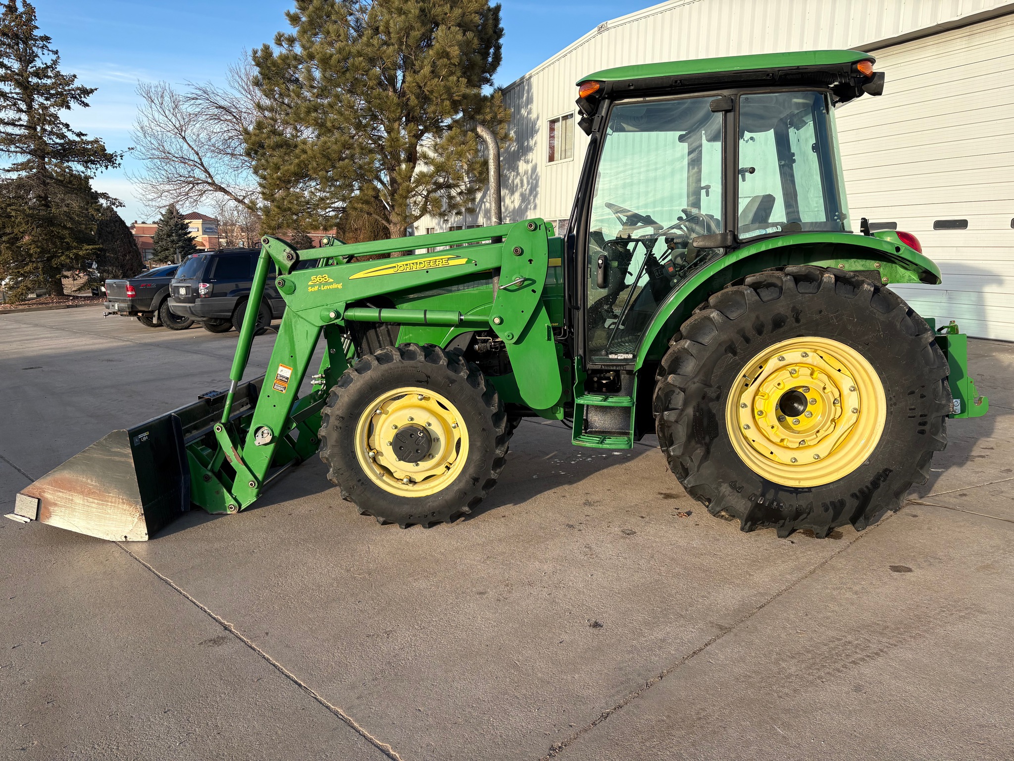 2007 John Deere 5625 Image 2