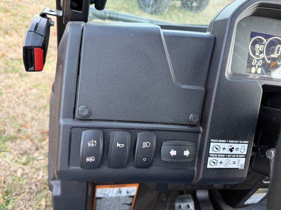 2025 John Deere XUV 845M Photo 6