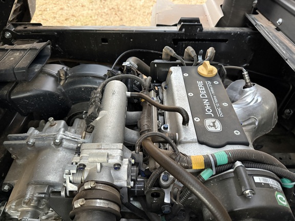 2025 John Deere XUV 845M Photo 8