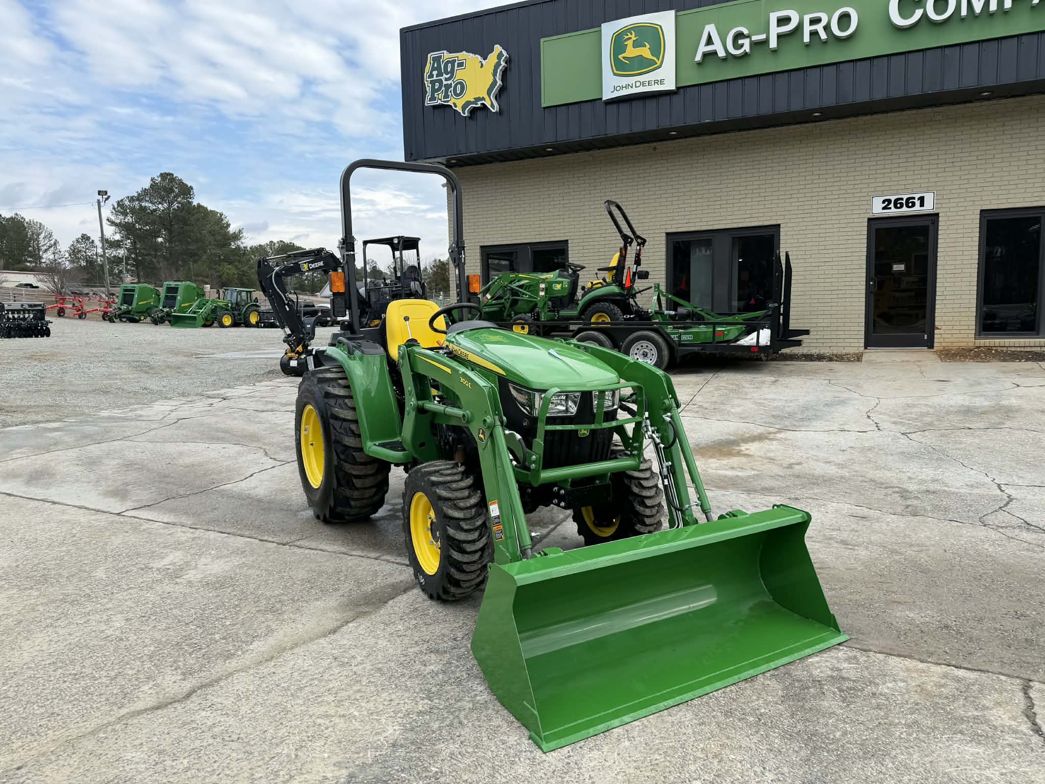 2025 John Deere 3032E Image 1