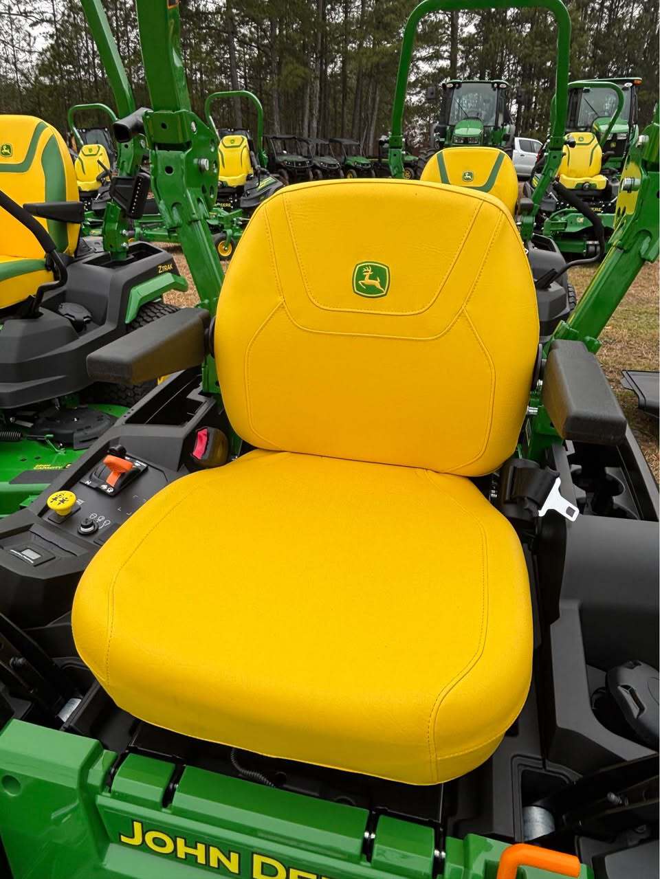 2026 John Deere Z515E ZTrak 54 in. Accel Deep Deck Image 5