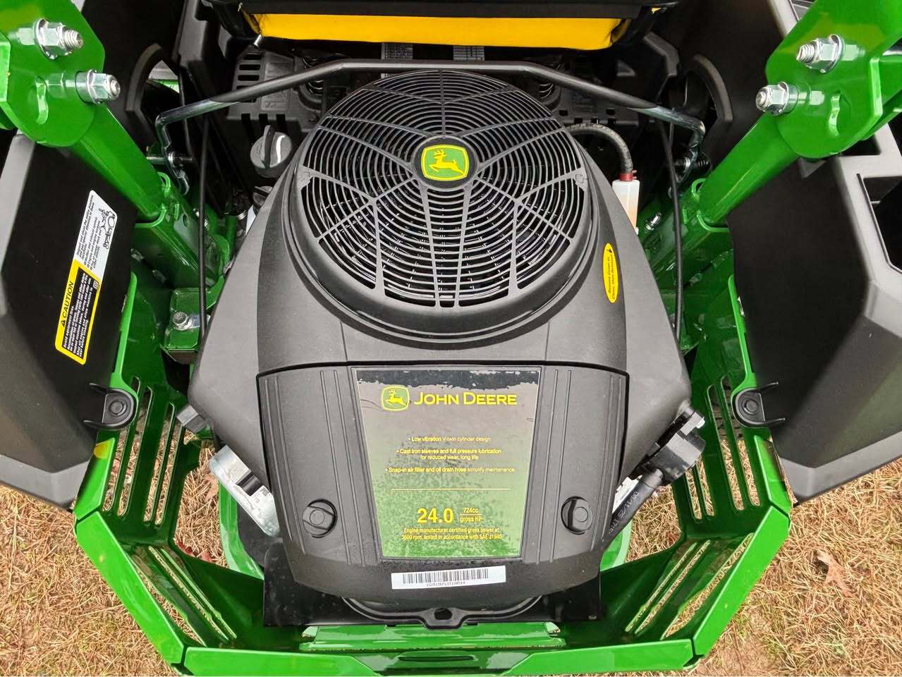 2026 John Deere Z515E ZTrak 54 in. Accel Deep Deck Image 6