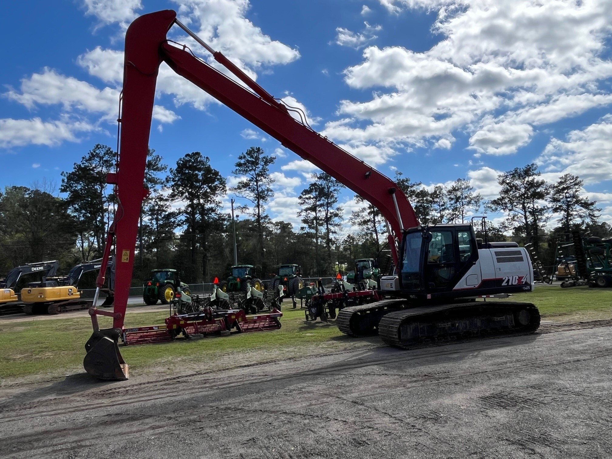 2023 Linkbelt 210 X4 Image 2