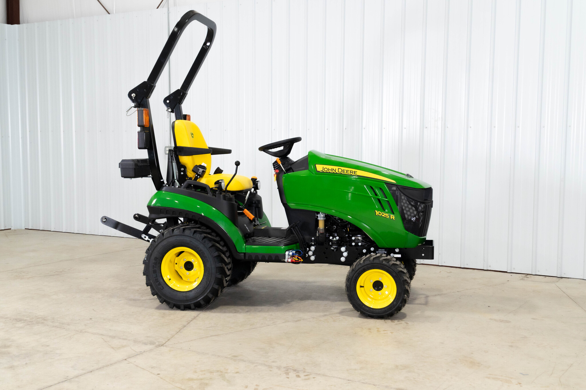 New In-Stock 2026 John Deere 1025R Compact Utility Tractors at Koenig Equipment in Botkins, OH - PhotoXL2