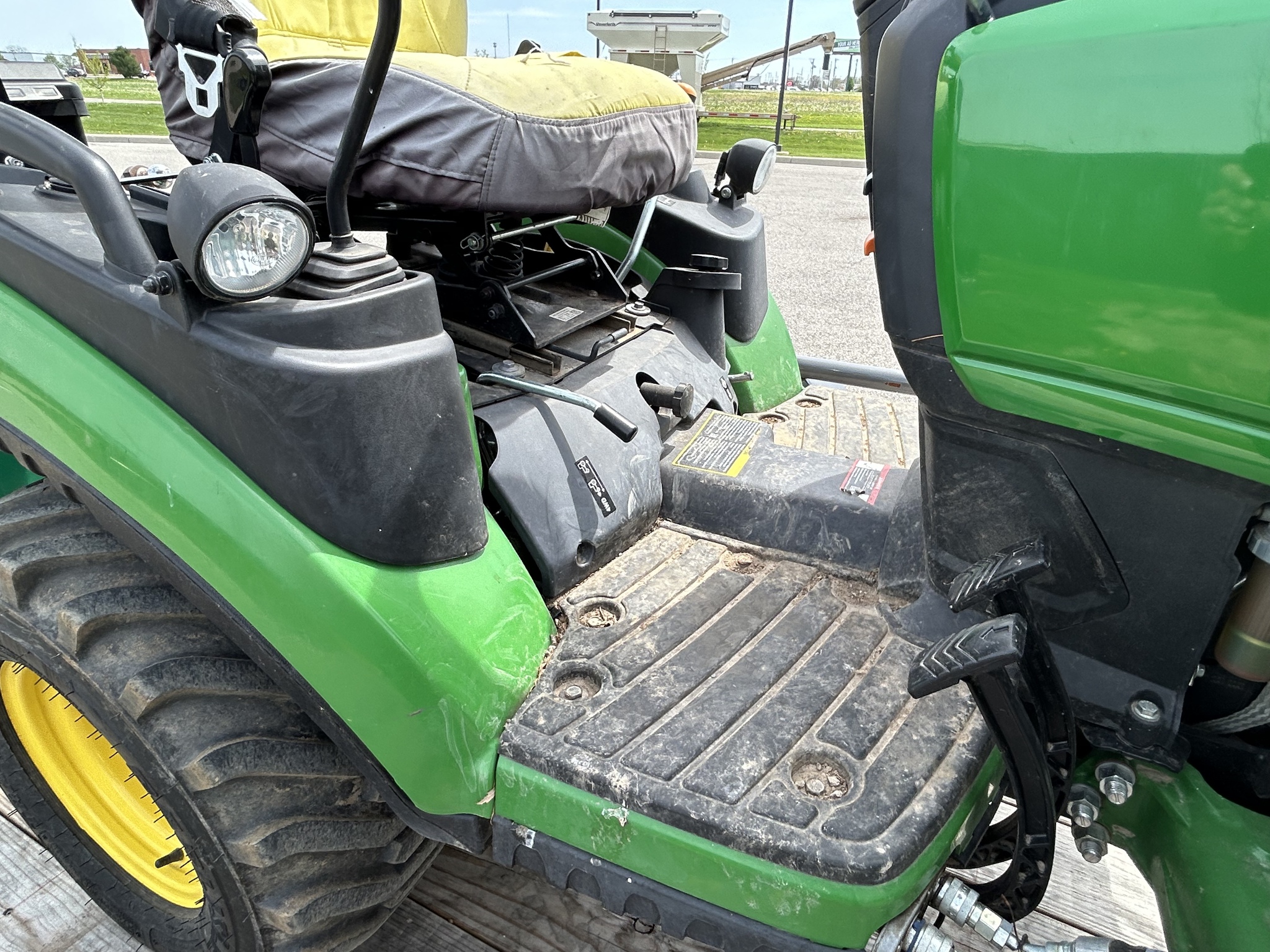 Used 2021 John Deere 1025R Compact Utility Tractors at Koenig Equipment in Franklin, IN - PhotoXL10