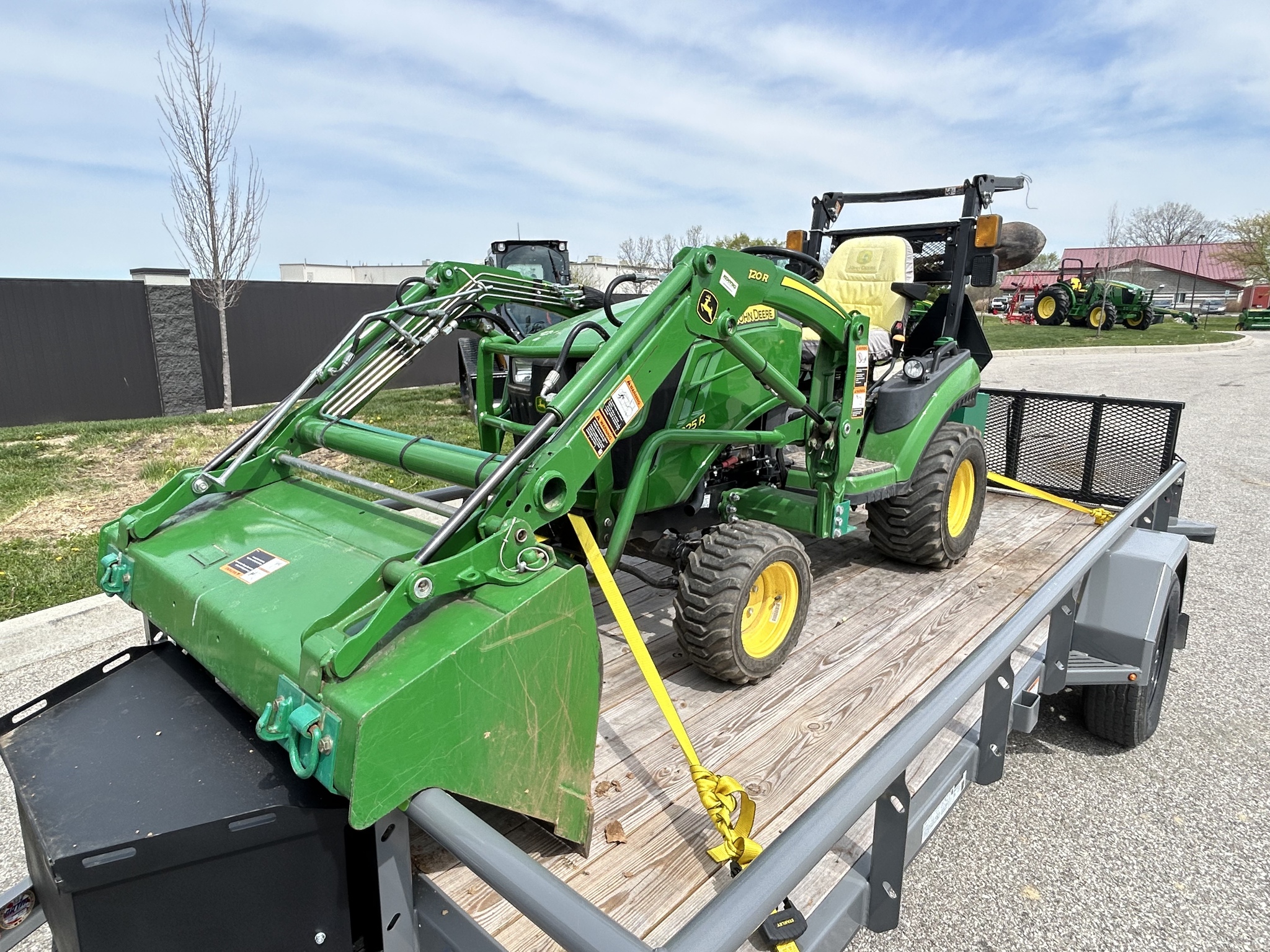 Used 2021 John Deere 1025R Compact Utility Tractors at Koenig Equipment in Franklin, IN - PhotoXL0