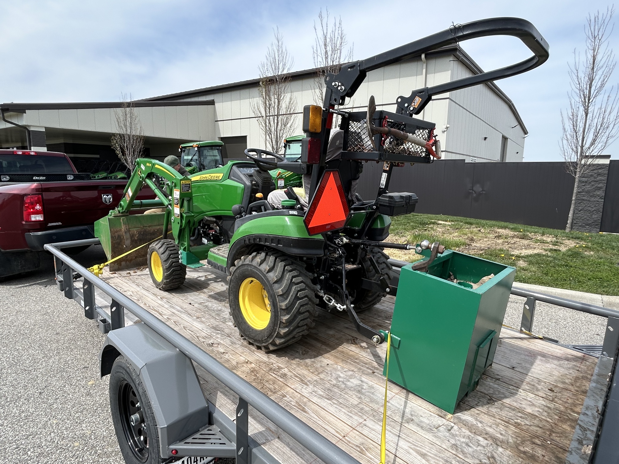 Used 2021 John Deere 1025R Compact Utility Tractors at Koenig Equipment in Franklin, IN - PhotoXL2