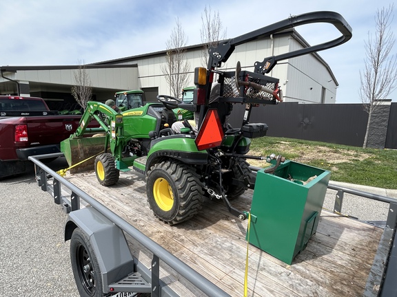 Used 2021 John Deere 1025R Compact Utility Tractors at Koenig Equipment in Franklin, IN - Photo2