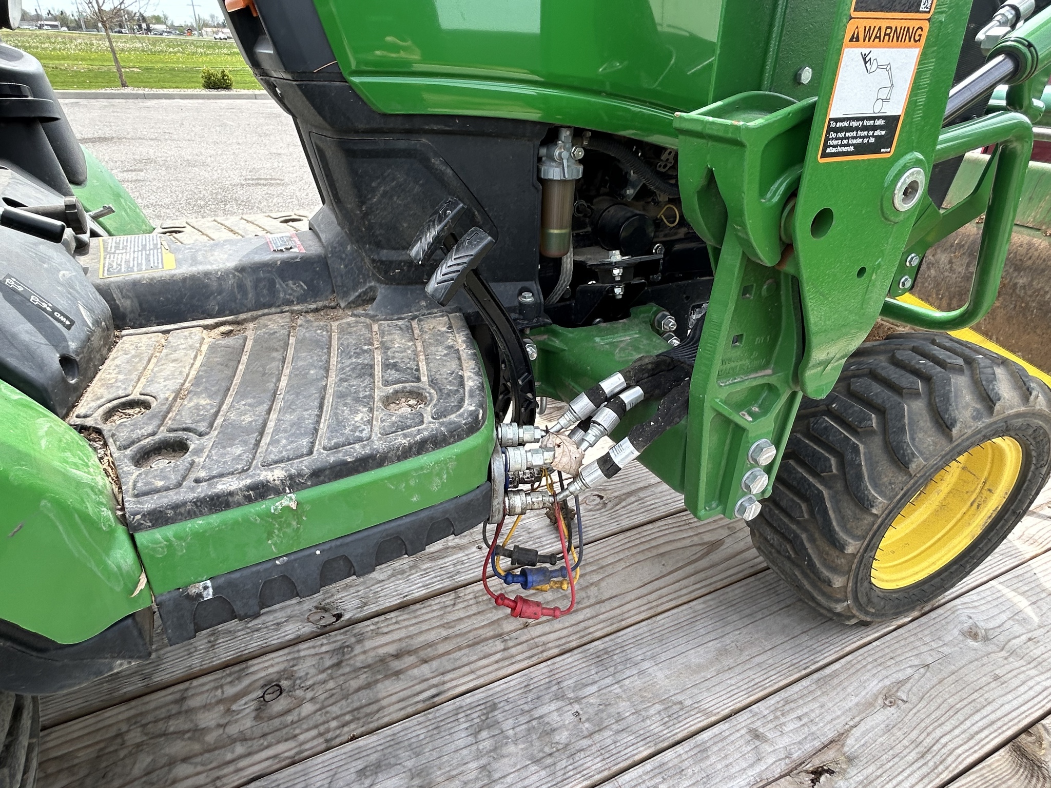 Used 2021 John Deere 1025R Compact Utility Tractors at Koenig Equipment in Franklin, IN - PhotoXL12