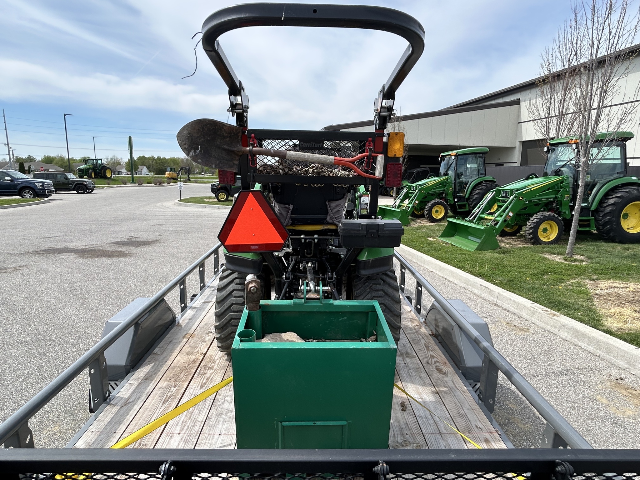 Used 2021 John Deere 1025R Compact Utility Tractors at Koenig Equipment in Franklin, IN - PhotoXL3