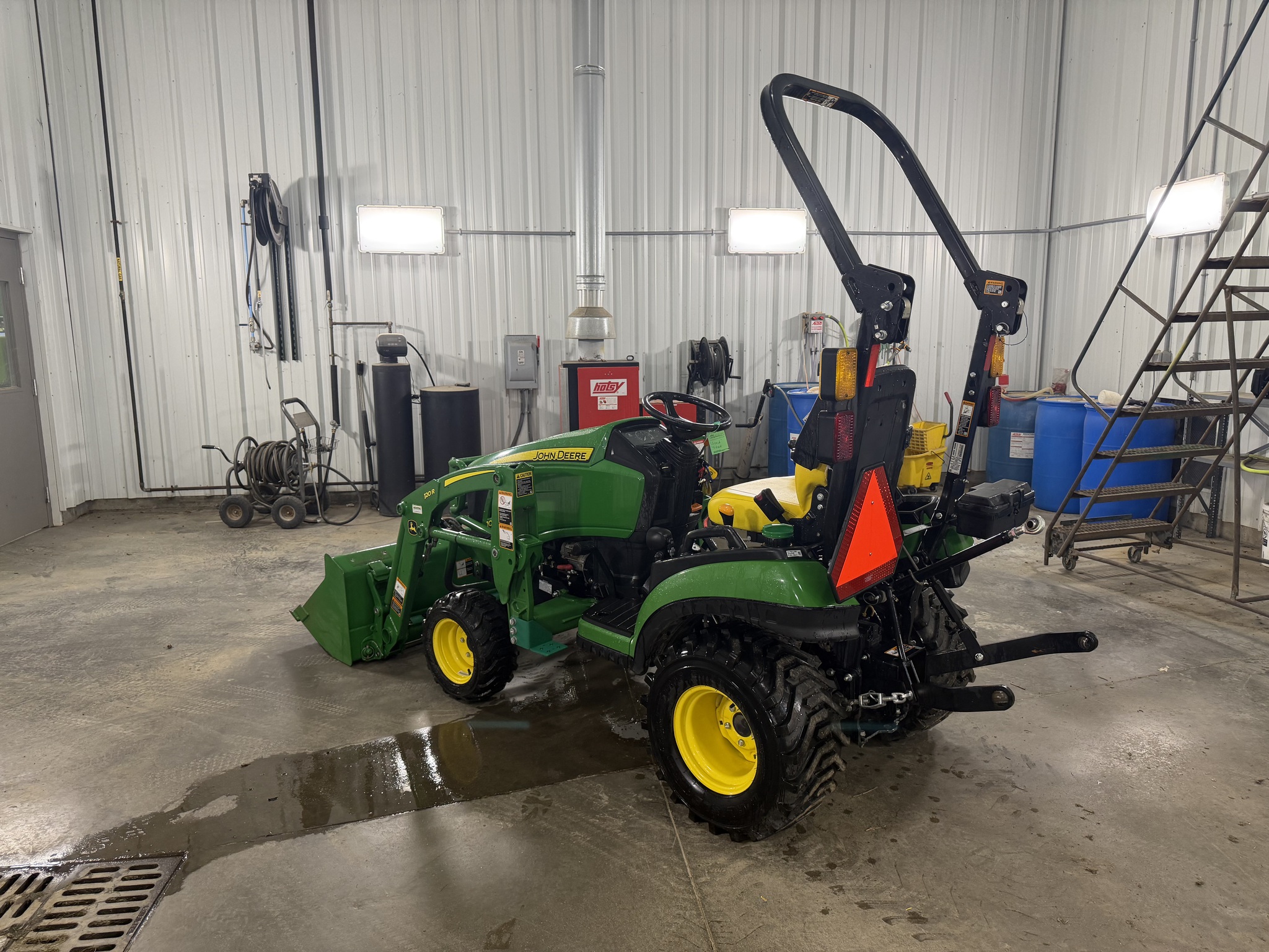 Used 2021 John Deere 1025R Compact Utility Tractors at Koenig Equipment in Franklin, IN - PhotoXL4