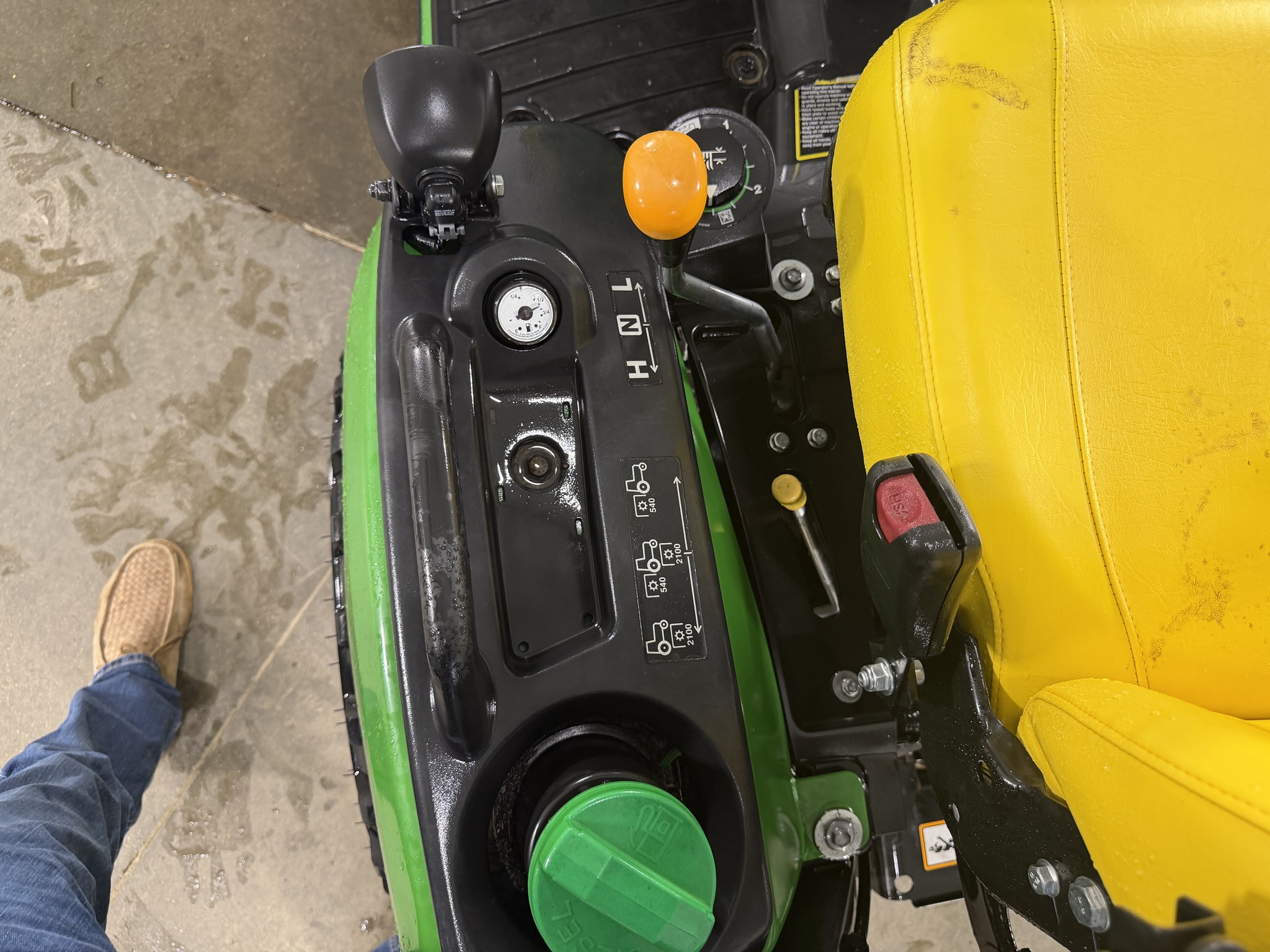 Used 2021 John Deere 1025R Compact Utility Tractors at Koenig Equipment in Franklin, IN - PhotoXL10