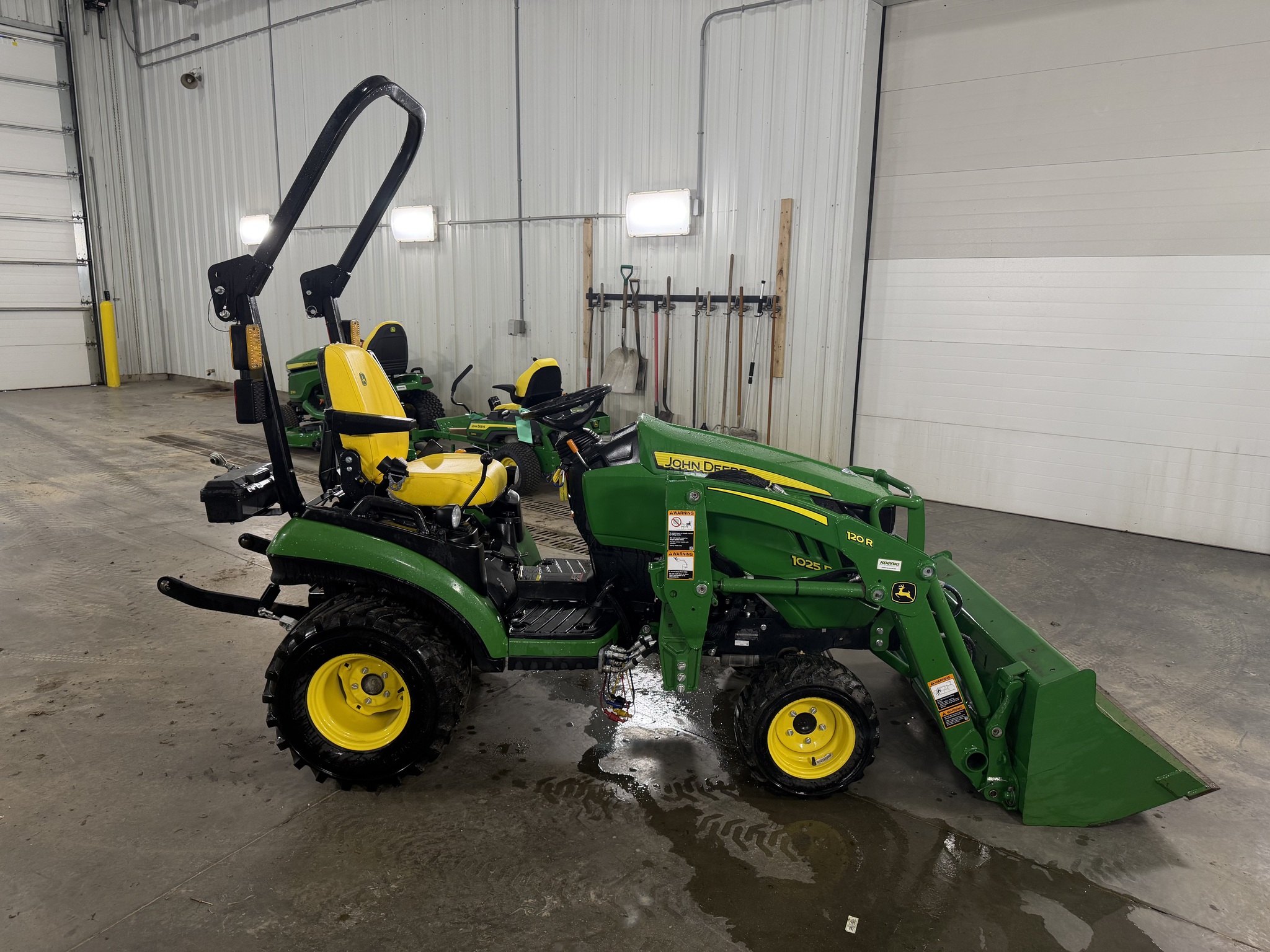Used 2021 John Deere 1025R Compact Utility Tractors at Koenig Equipment in Franklin, IN - PhotoXL8