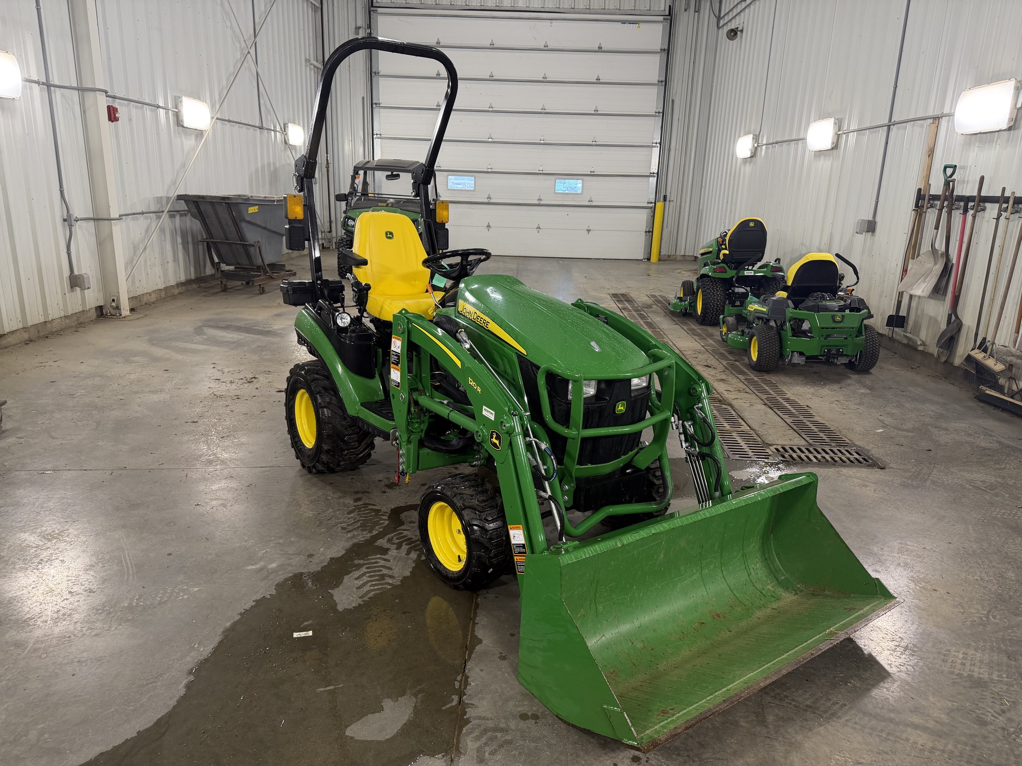 Used 2021 John Deere 1025R Compact Utility Tractors at Koenig Equipment in Franklin, IN - PhotoXL0