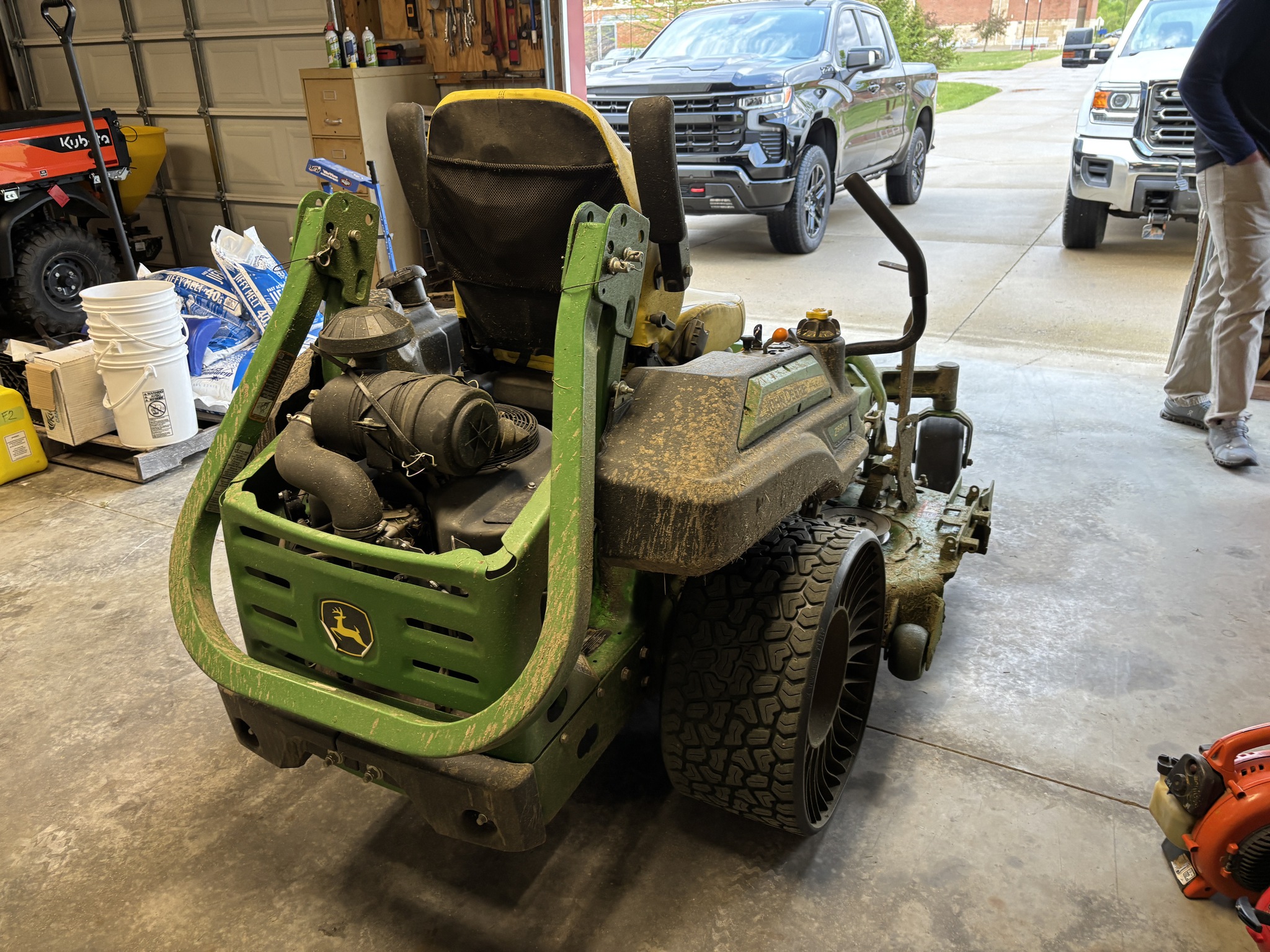 Used 2021 John Deere Z930M Zero Turn Mowers at Koenig Equipment in Richmond, IN - PhotoXL5