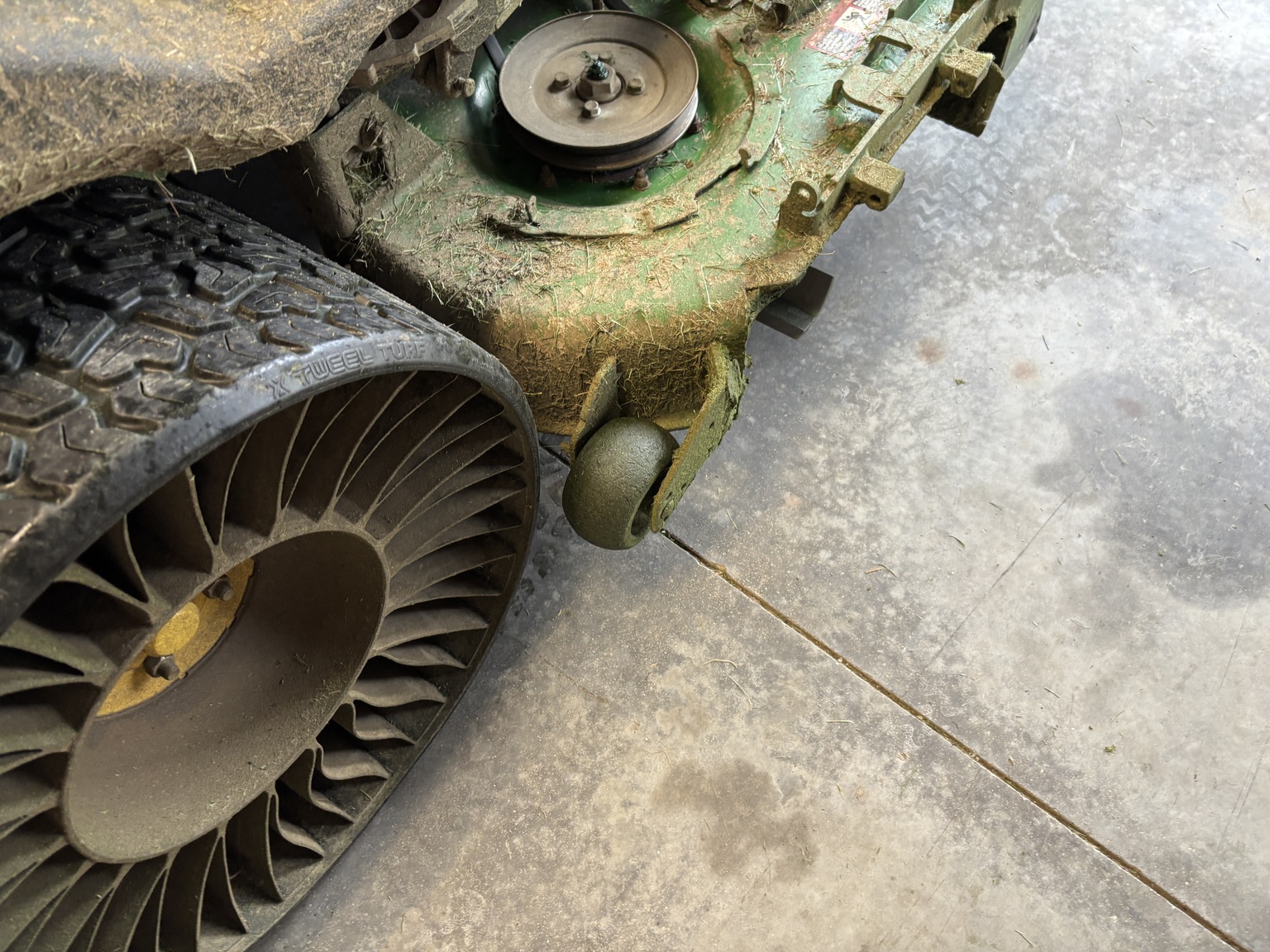 Used 2021 John Deere Z930M Zero Turn Mowers at Koenig Equipment in Richmond, IN - PhotoXL17