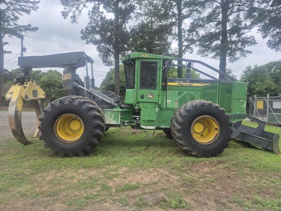 Photo of a 2023 John Deere 748LB