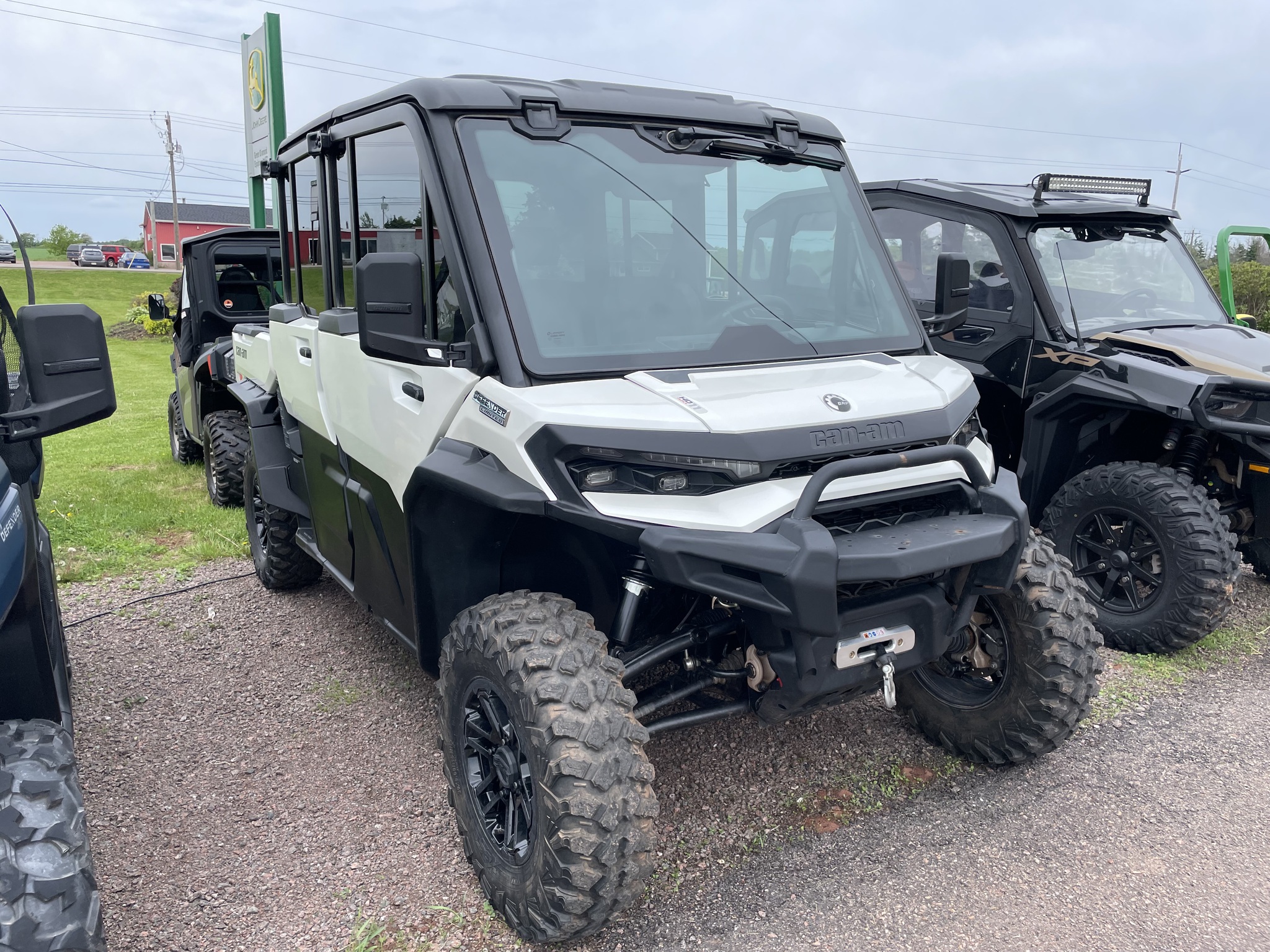 2026 Can-Am Defender MAX Limited HD11 Image 5