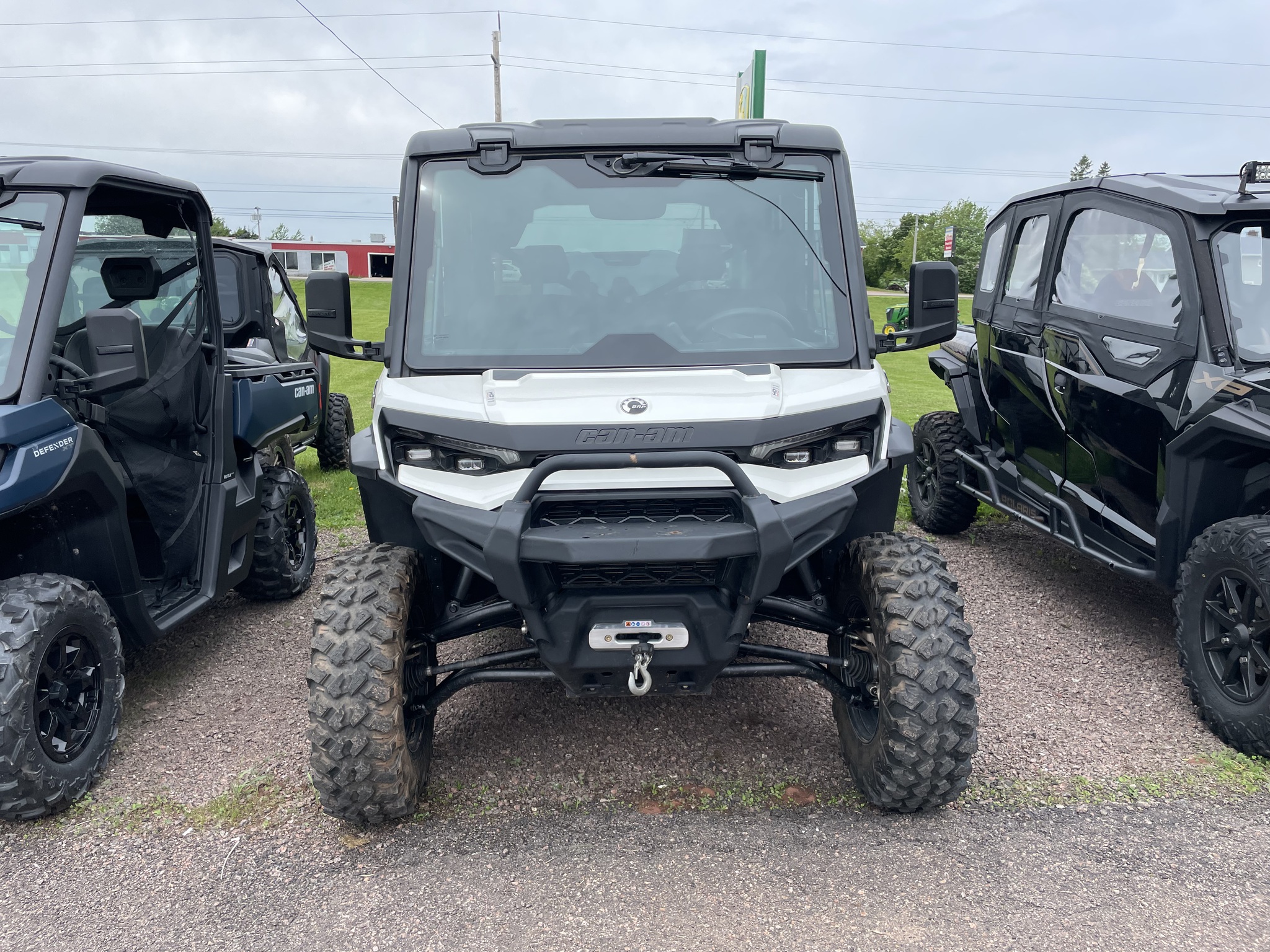 2026 Can-Am Defender MAX Limited HD11 Image 6