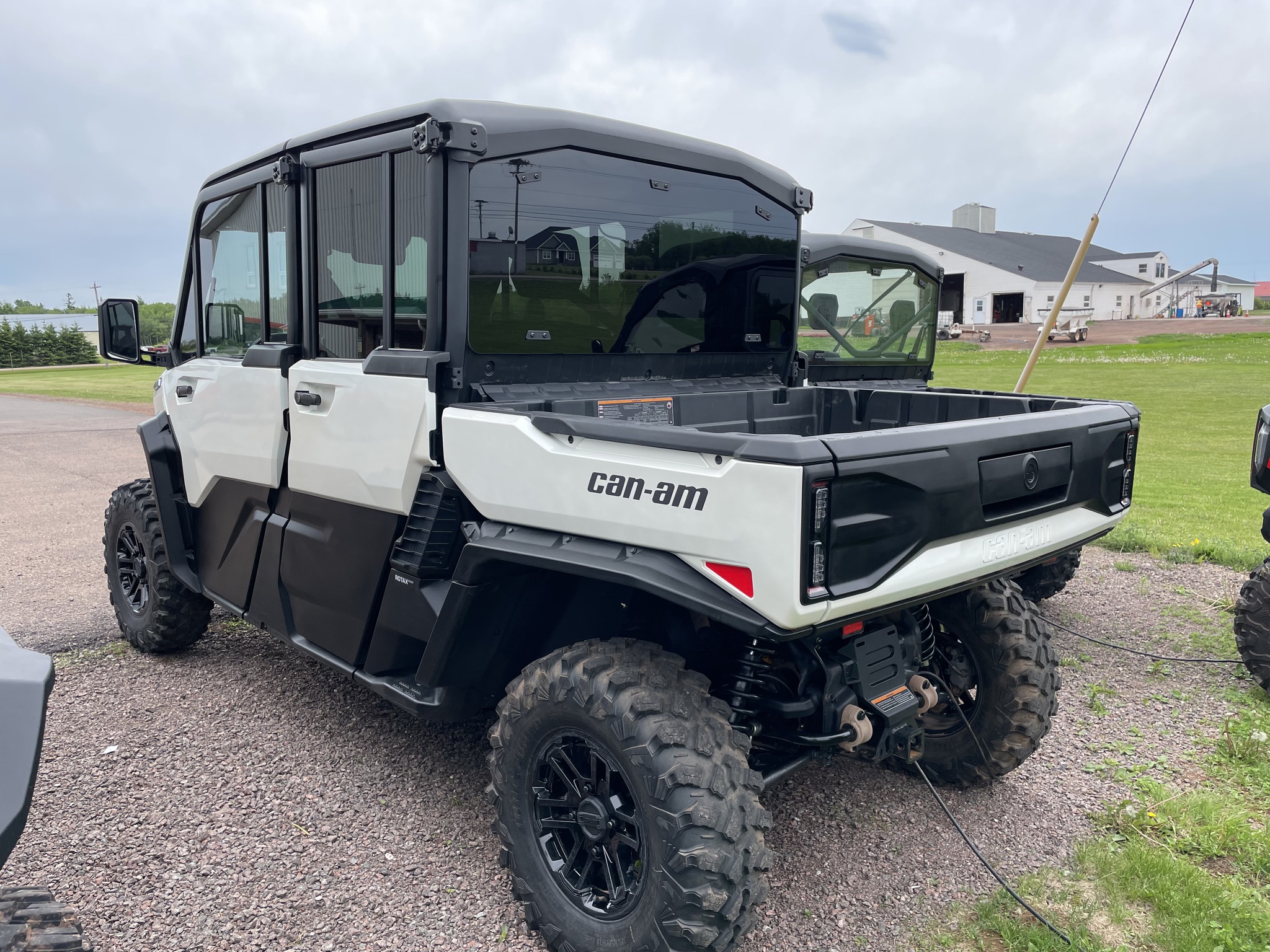 2026 Can-Am Defender MAX Limited HD11 Image 2