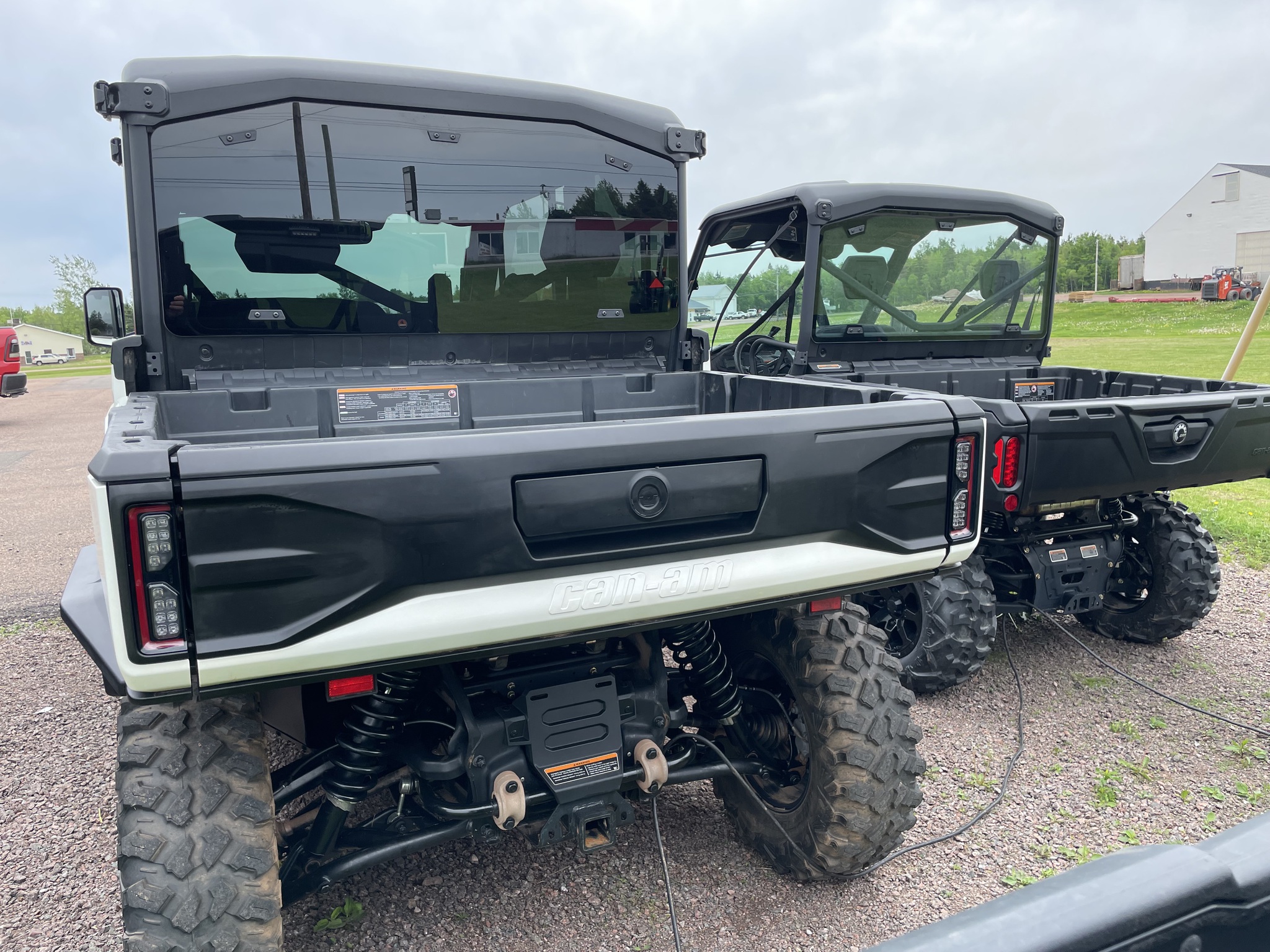 2026 Can-Am Defender MAX Limited HD11 Image 3