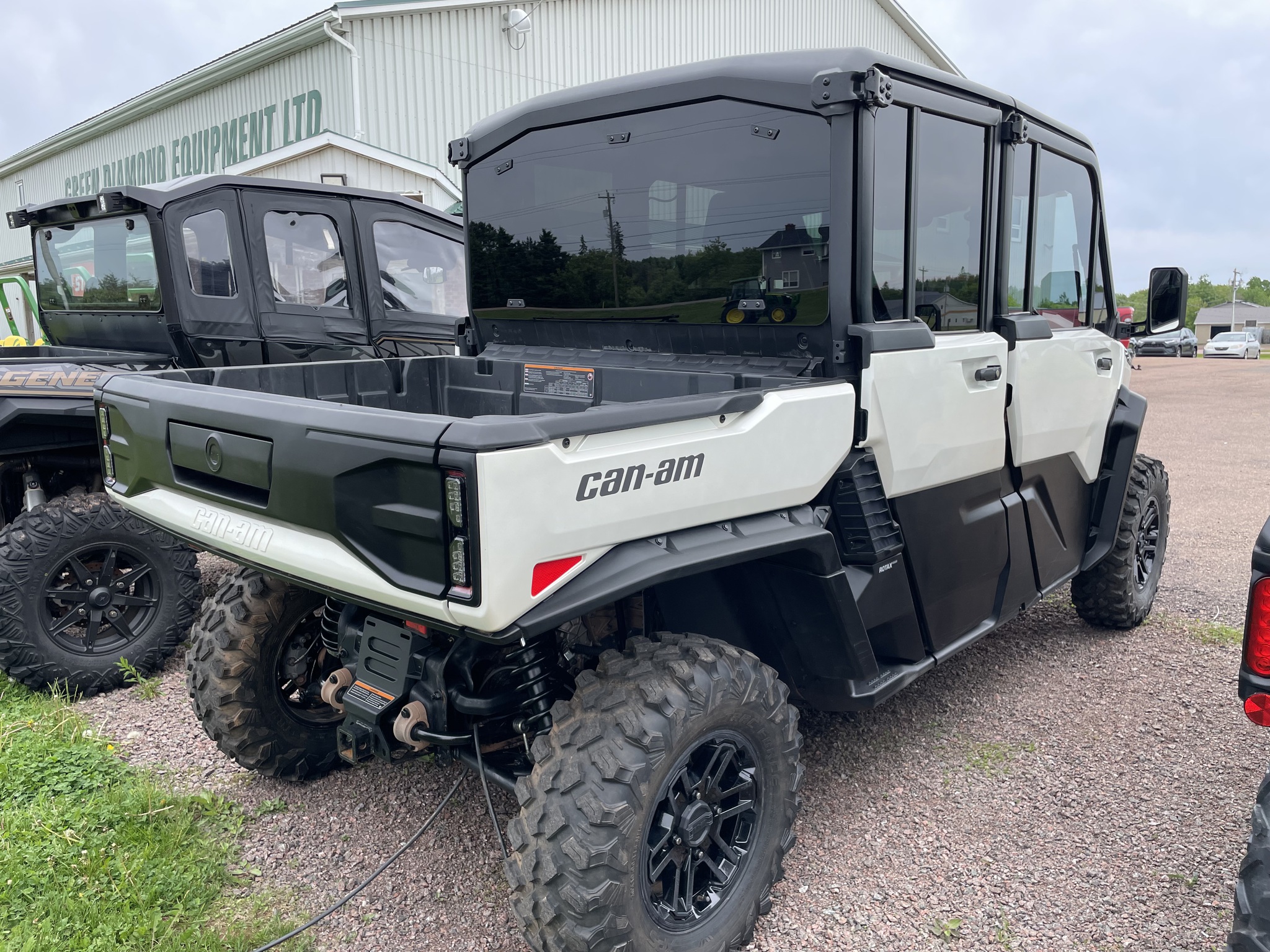 2026 Can-Am Defender MAX Limited HD11 Image 4