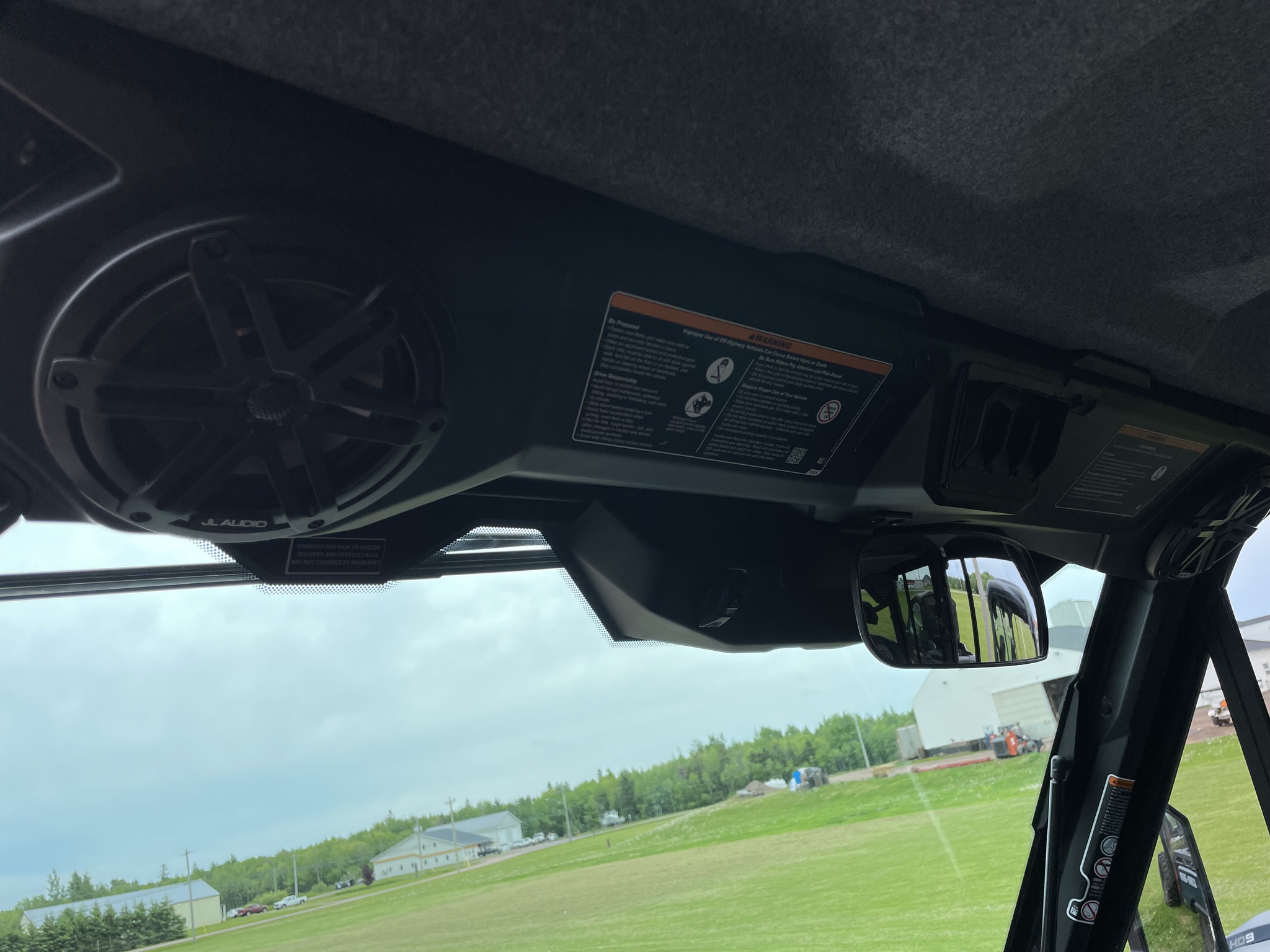 2026 Can-Am Defender MAX Limited HD11 Image 8