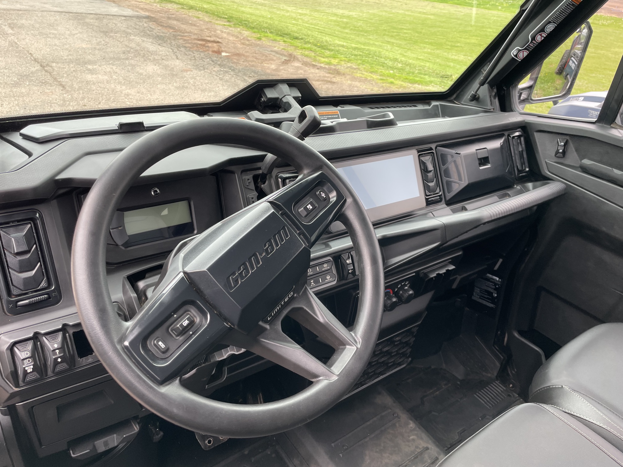 2026 Can-Am Defender MAX Limited HD11 Image 7