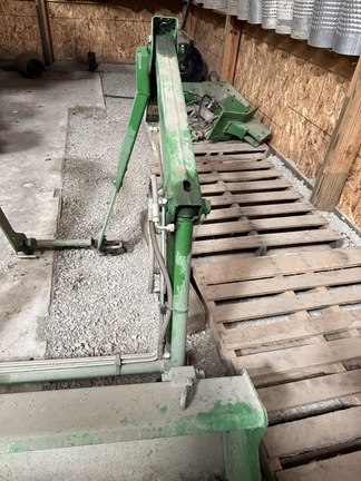 2005 John Deere 2210 - Photo11