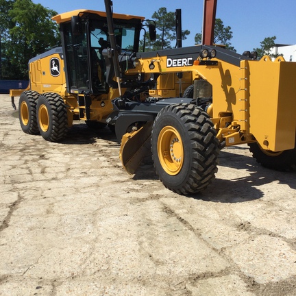Photo of a 2025 John Deere 672G