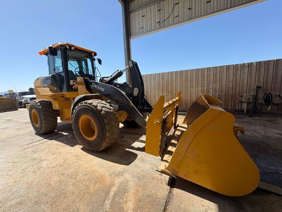 Photo of a 2023 John Deere 624P
