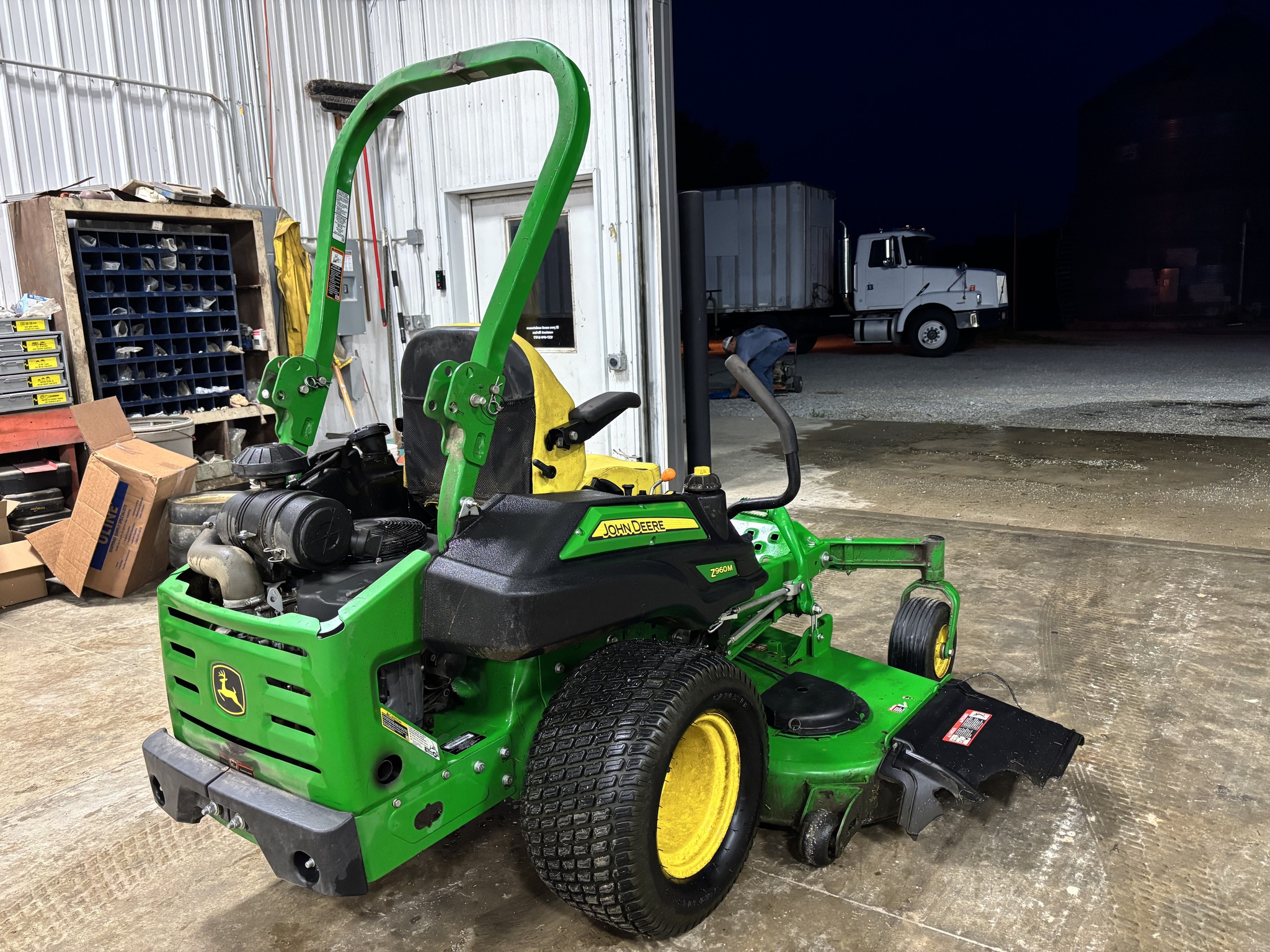 Used 2018 John Deere Z960M Zero Turn Mowers at Koenig Equipment in Urbana, OH - PhotoXL4