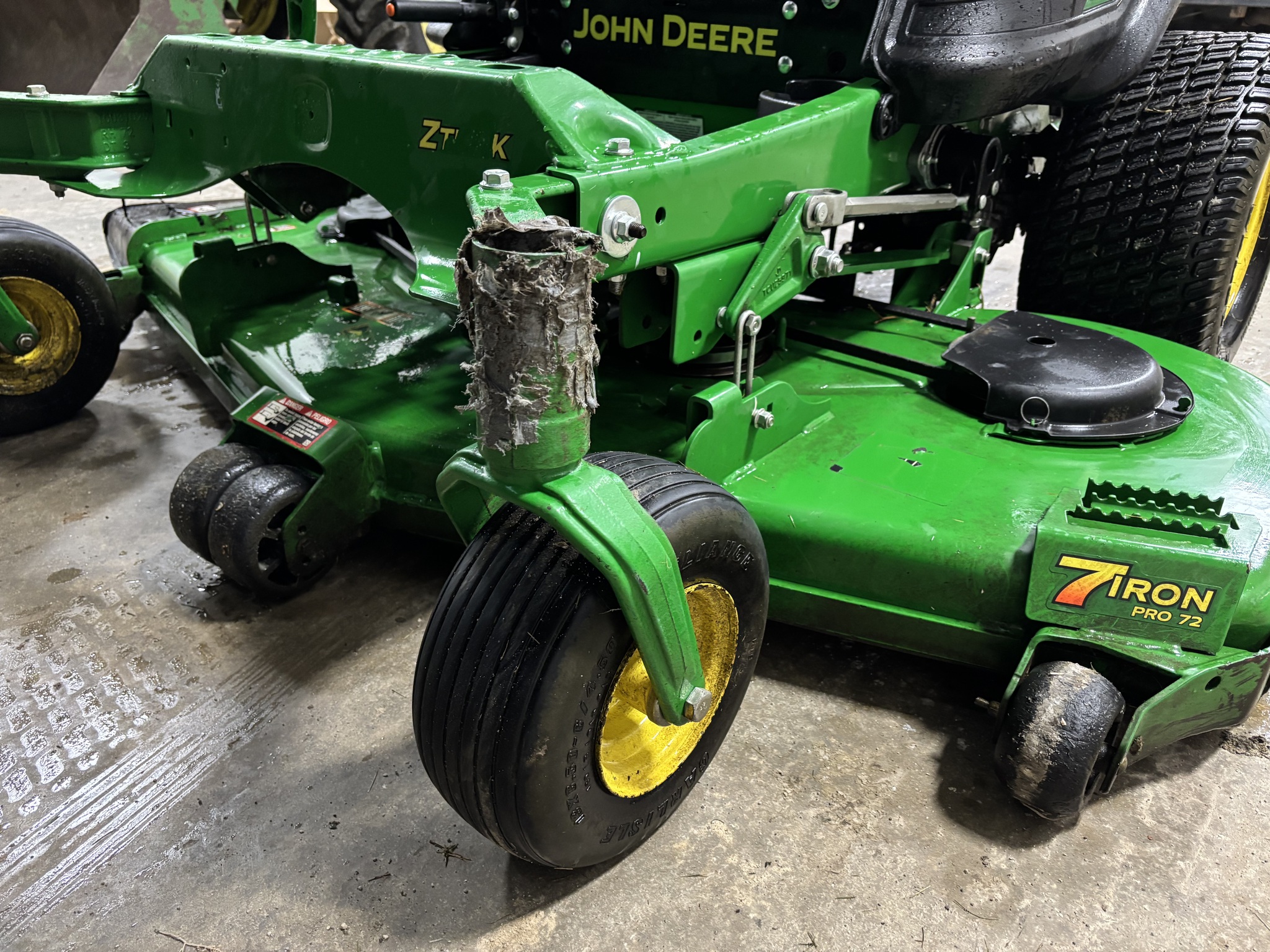 Used 2018 John Deere Z960M Zero Turn Mowers at Koenig Equipment in Urbana, OH - PhotoXL9
