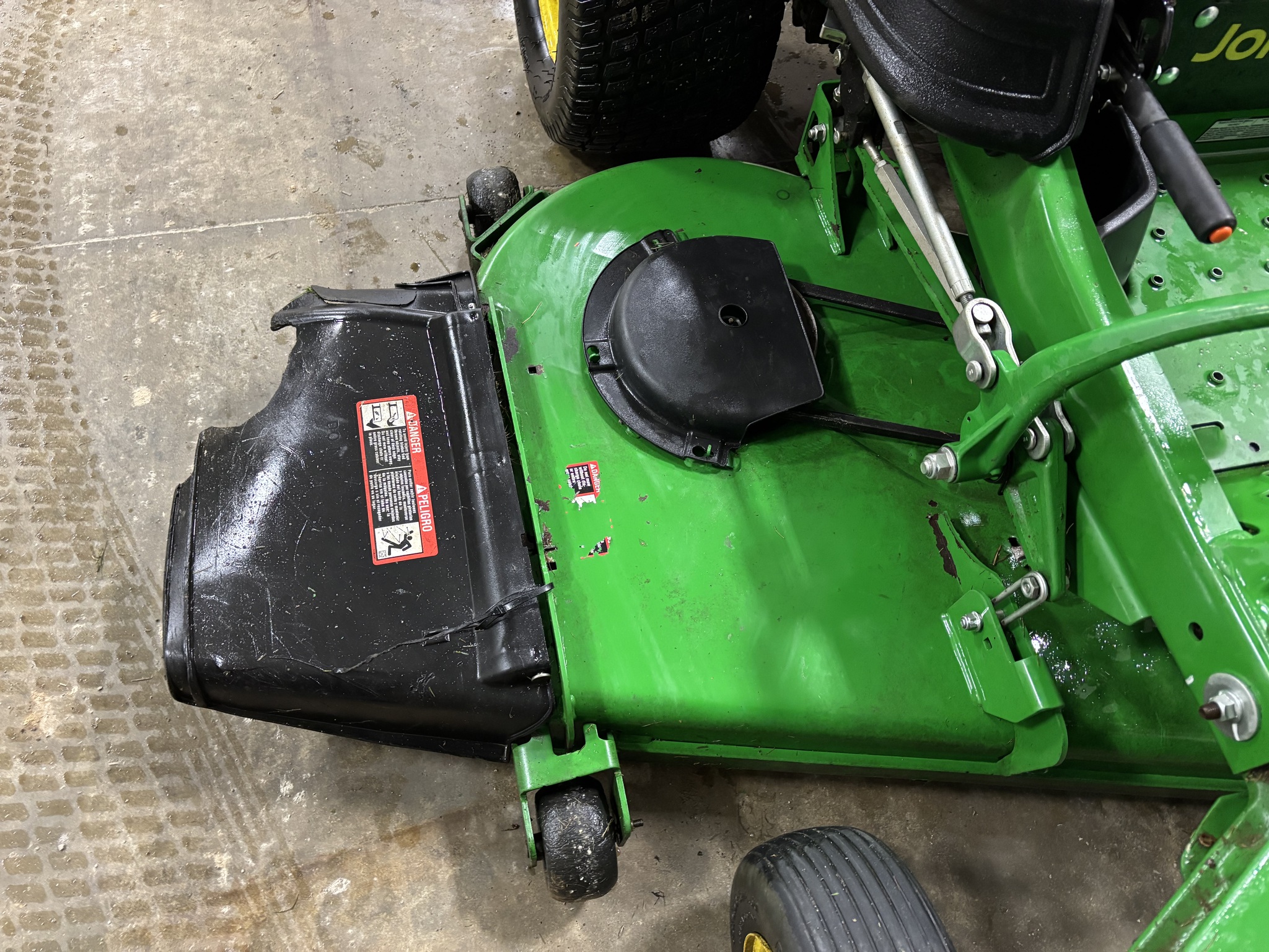 Used 2018 John Deere Z960M Zero Turn Mowers at Koenig Equipment in Urbana, OH - PhotoXL12